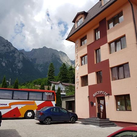 Hotel Iri Buşteni Eksteriør billede