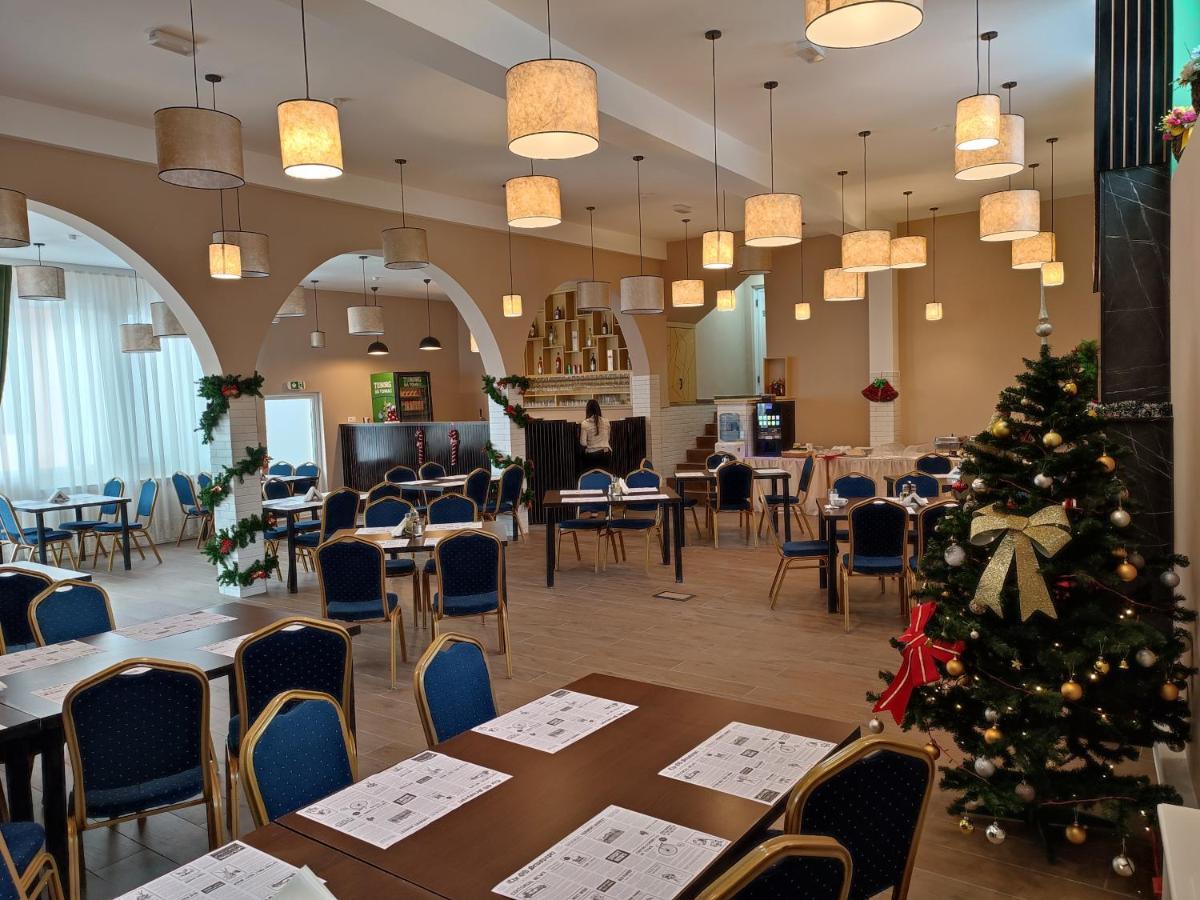 Hotel Iri Buşteni Eksteriør billede