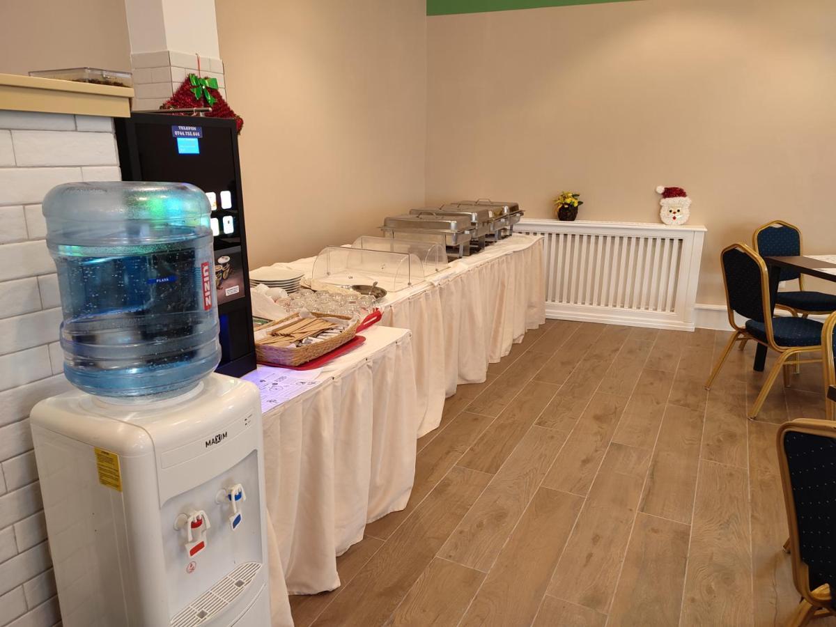 Hotel Iri Buşteni Eksteriør billede