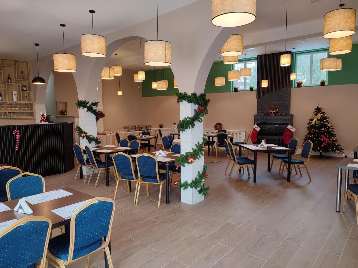 Hotel Iri Buşteni Eksteriør billede