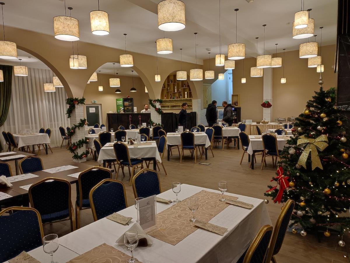 Hotel Iri Buşteni Eksteriør billede