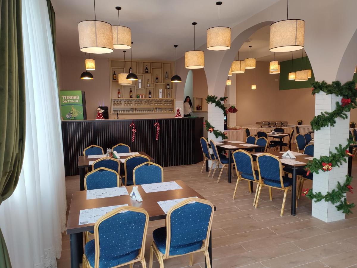 Hotel Iri Buşteni Eksteriør billede