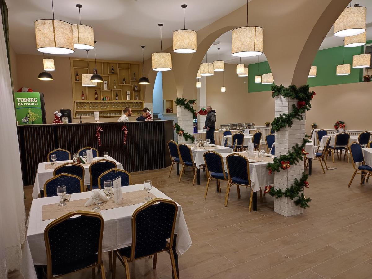 Hotel Iri Buşteni Eksteriør billede