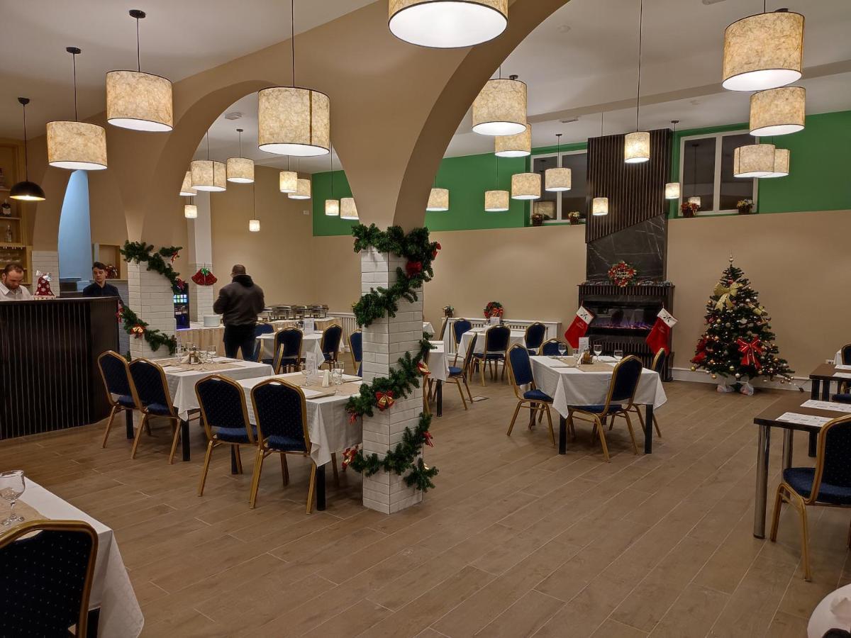 Hotel Iri Buşteni Eksteriør billede