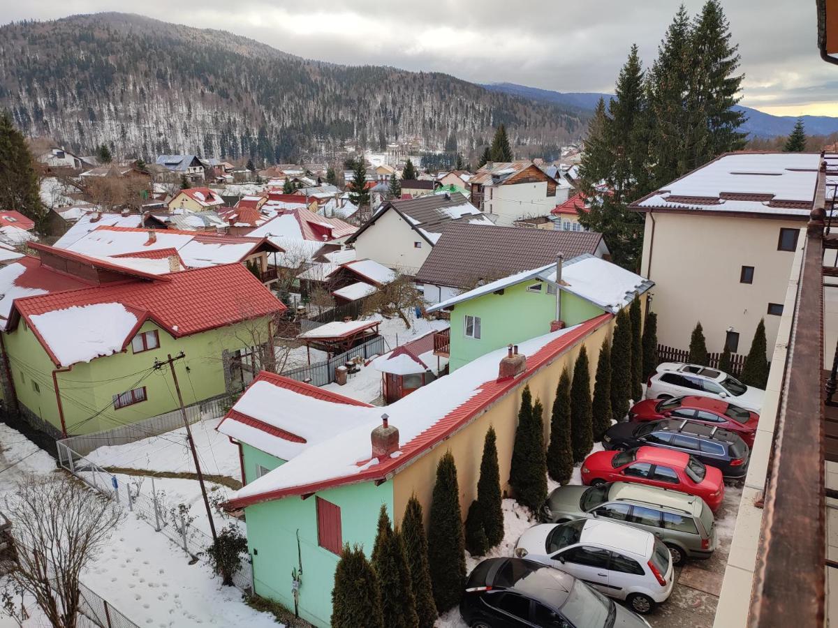 Hotel Iri Buşteni Eksteriør billede