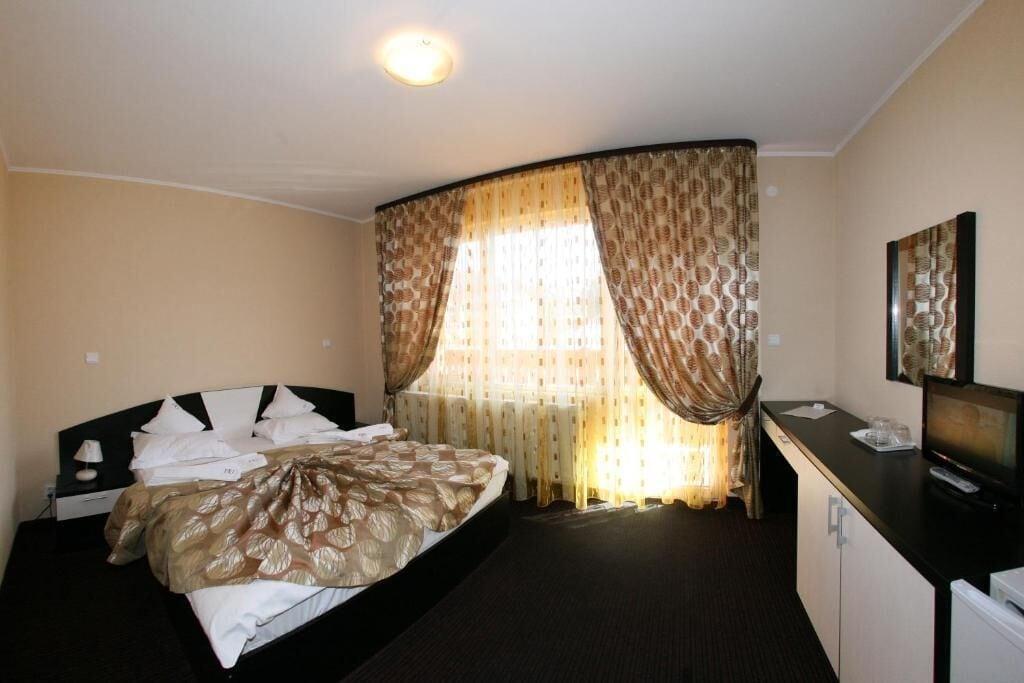 Hotel Iri Buşteni Eksteriør billede