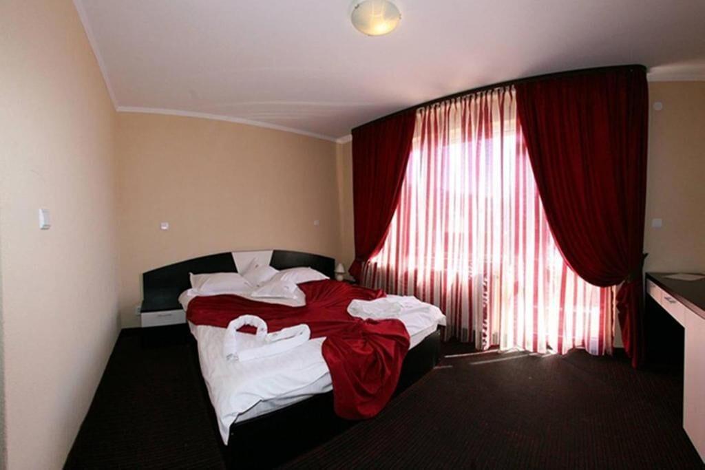 Hotel Iri Buşteni Eksteriør billede