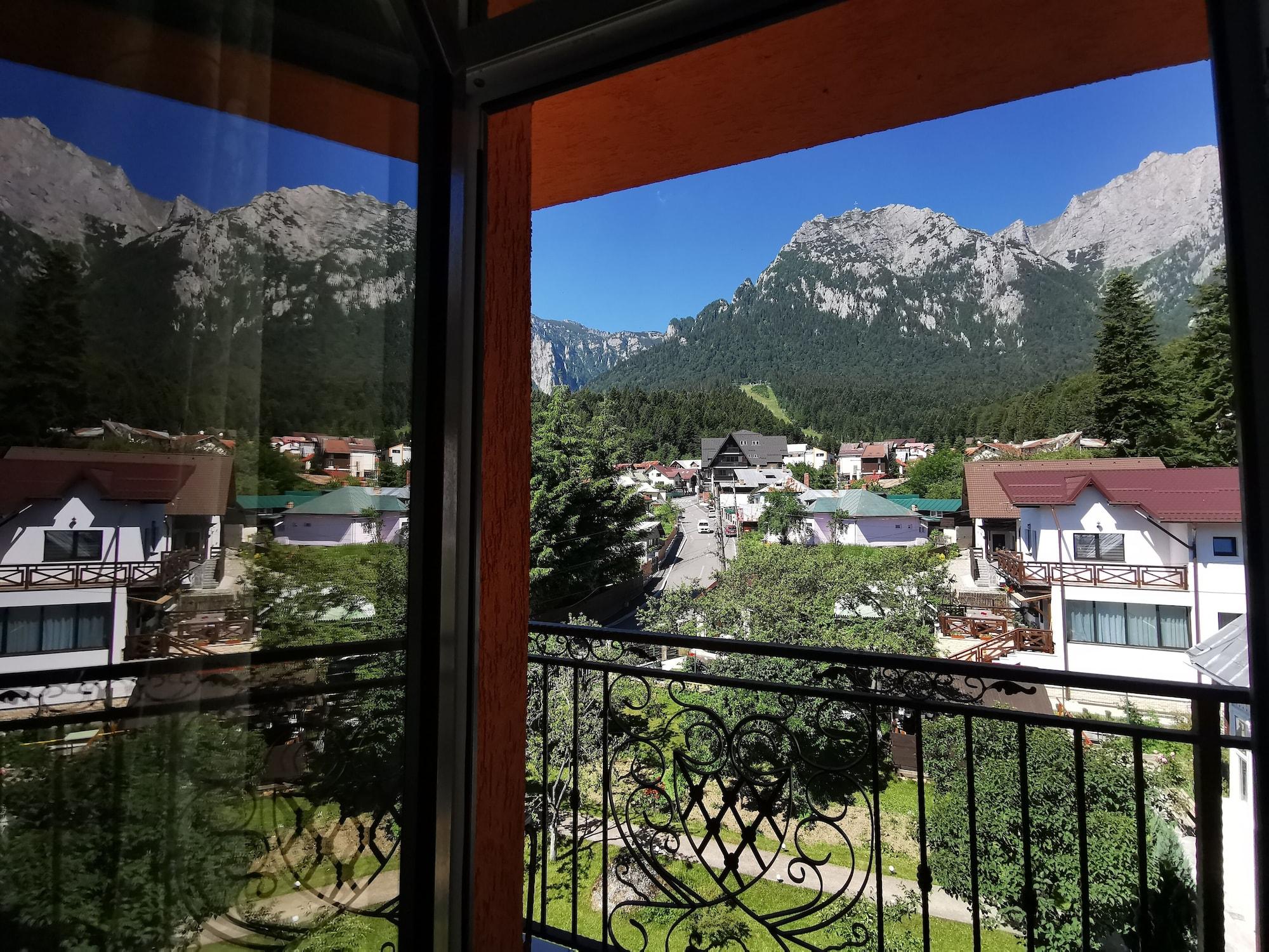 Hotel Iri Buşteni Eksteriør billede
