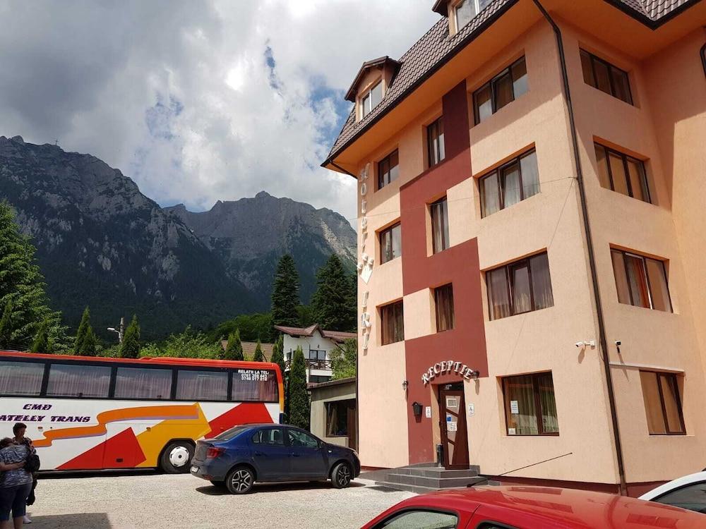 Hotel Iri Buşteni Eksteriør billede