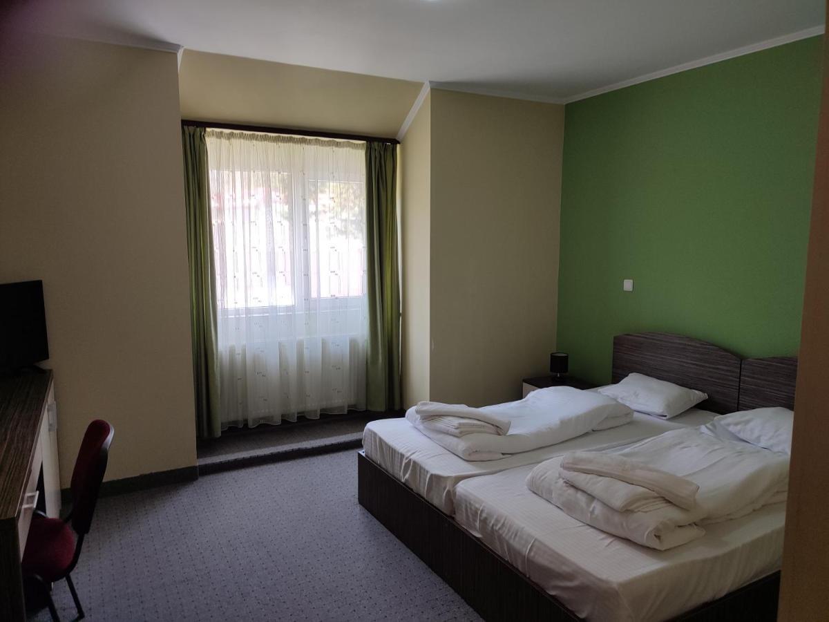 Hotel Iri Buşteni Eksteriør billede