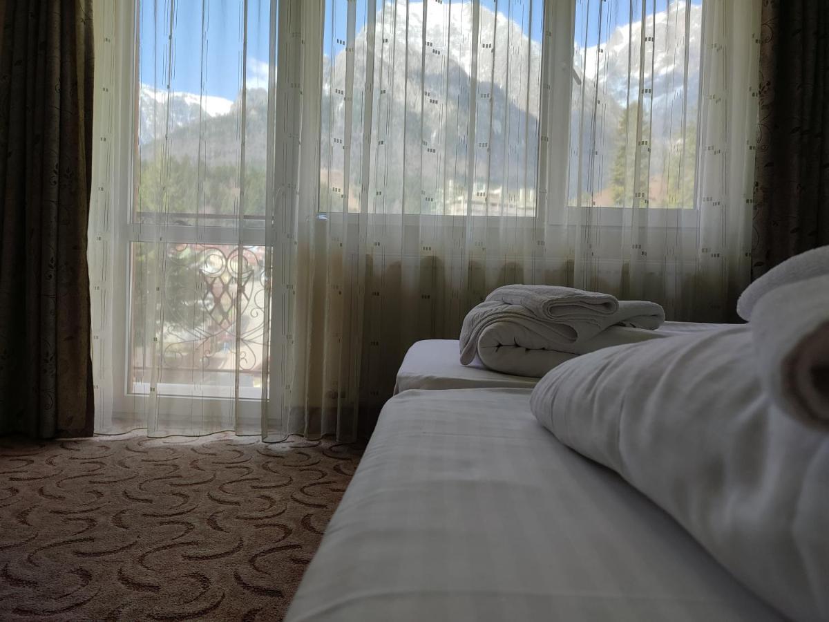 Hotel Iri Buşteni Eksteriør billede