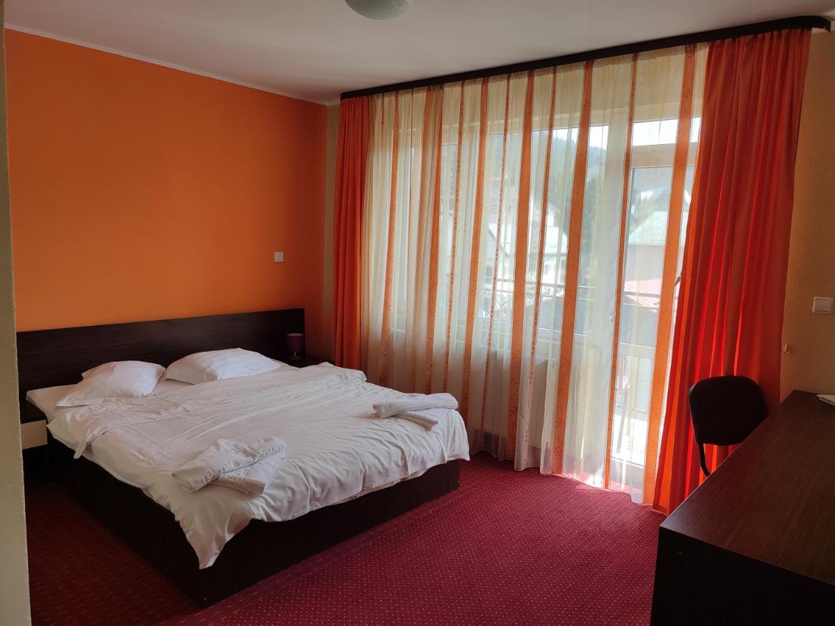 Hotel Iri Buşteni Eksteriør billede