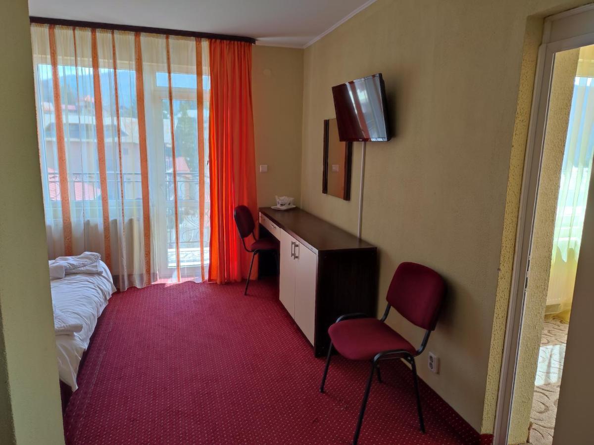 Hotel Iri Buşteni Eksteriør billede
