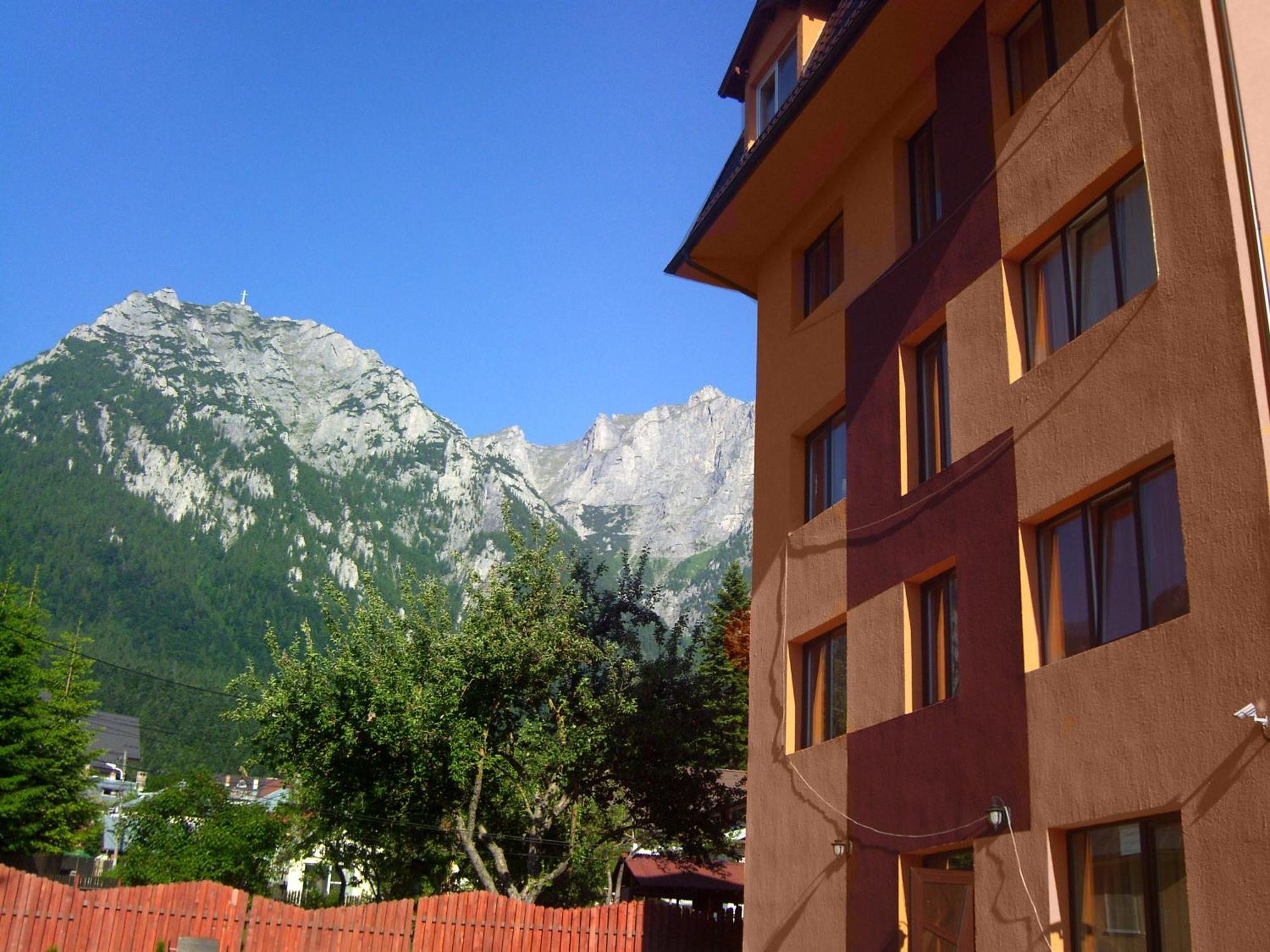 Hotel Iri Buşteni Eksteriør billede