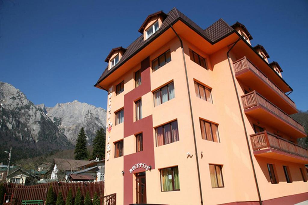 Hotel Iri Buşteni Eksteriør billede