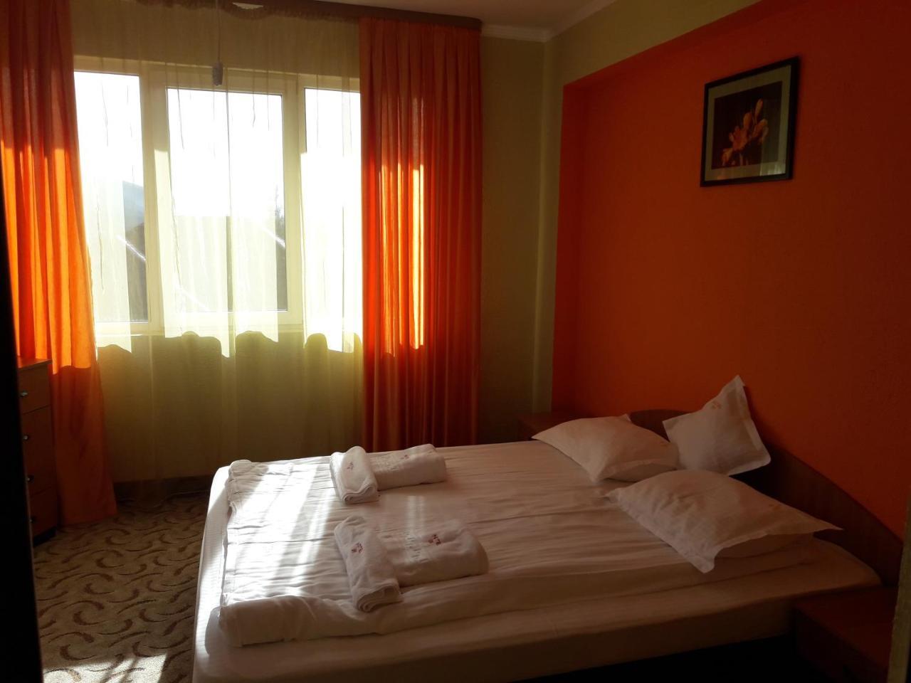 Hotel Iri Buşteni Eksteriør billede