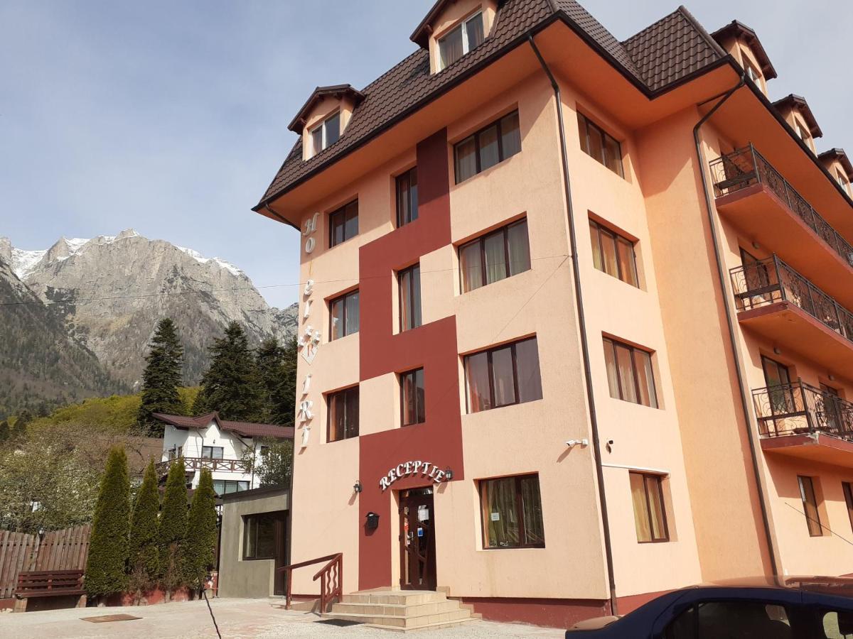 Hotel Iri Buşteni Eksteriør billede